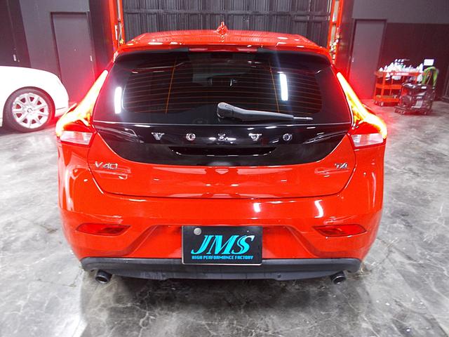 Ｖ４０ Ｔ４　ＳＥ　セーフティパッケージ　ディーラー整備車両　整備記録簿　衝突軽減ブレーキ　レーンキープ　レーダークルーズ　ブラインドスポット　パークアシスト　黒革シート　純正ナビ　地デジテレビ　ブルートゥース　ＥＴＣ（7枚目）