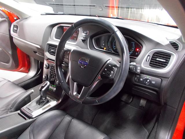 Ｖ４０ Ｔ４　ＳＥ　セーフティパッケージ　ディーラー整備車両　整備記録簿　衝突軽減ブレーキ　レーンキープ　レーダークルーズ　ブラインドスポット　パークアシスト　黒革シート　純正ナビ　地デジテレビ　ブルートゥース　ＥＴＣ（12枚目）