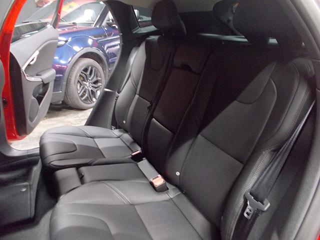 Ｖ４０ Ｔ４　ＳＥ　セーフティパッケージ　ディーラー整備車両　整備記録簿　衝突軽減ブレーキ　レーンキープ　レーダークルーズ　ブラインドスポット　パークアシスト　黒革シート　純正ナビ　地デジテレビ　ブルートゥース　ＥＴＣ（15枚目）