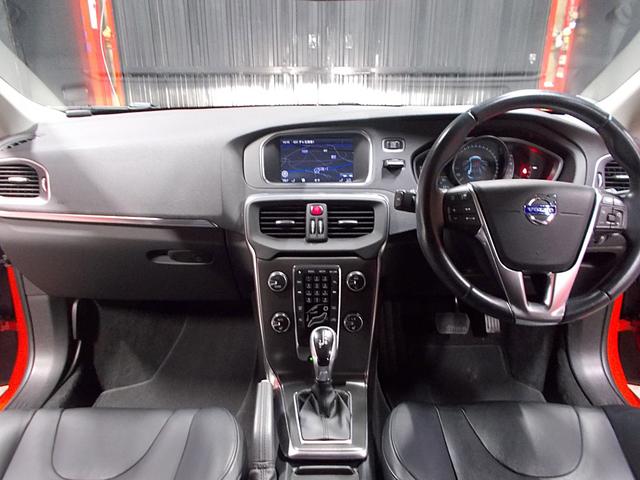 Ｖ４０ Ｔ４　ＳＥ　セーフティパッケージ　ディーラー整備車両　整備記録簿　衝突軽減ブレーキ　レーンキープ　レーダークルーズ　ブラインドスポット　パークアシスト　黒革シート　純正ナビ　地デジテレビ　ブルートゥース　ＥＴＣ（16枚目）