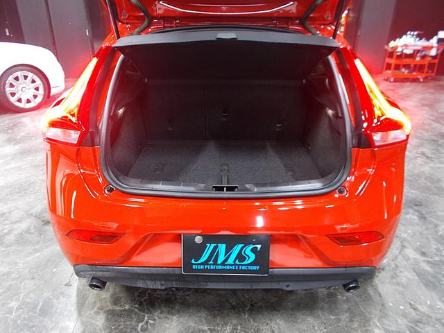 Ｖ４０ Ｔ４　ＳＥ　セーフティパッケージ　ディーラー整備車両　整備記録簿　衝突軽減ブレーキ　レーンキープ　レーダークルーズ　ブラインドスポット　パークアシスト　黒革シート　純正ナビ　地デジテレビ　ブルートゥース　ＥＴＣ（17枚目）