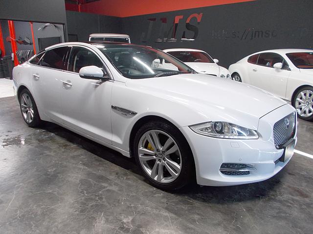 ＸＪ ＸＪ　ラグジュアリー　ディーラー整備車両　整備記録簿　ダブルガラスサンルーフ　純正１９インチ　純正ナビ地デジＢカメラ　ＣＤ録音ＤＶＤ再生ブルートゥースＵＳＢ　黒革シート　クルーズコントロール　ＥＴＣ（5枚目）