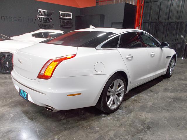 ＸＪ ＸＪ　ラグジュアリー　ディーラー整備車両　整備記録簿　ダブルガラスサンルーフ　純正１９インチ　純正ナビ地デジＢカメラ　ＣＤ録音ＤＶＤ再生ブルートゥースＵＳＢ　黒革シート　クルーズコントロール　ＥＴＣ（6枚目）