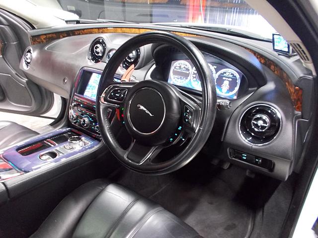 ＸＪ ＸＪ　ラグジュアリー　ディーラー整備車両　整備記録簿　ダブルガラスサンルーフ　純正１９インチ　純正ナビ地デジＢカメラ　ＣＤ録音ＤＶＤ再生ブルートゥースＵＳＢ　黒革シート　クルーズコントロール　ＥＴＣ（12枚目）