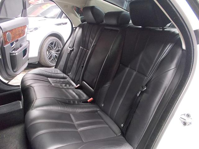 ＸＪ ＸＪ　ラグジュアリー　ディーラー整備車両　整備記録簿　ダブルガラスサンルーフ　純正１９インチ　純正ナビ地デジＢカメラ　ＣＤ録音ＤＶＤ再生ブルートゥースＵＳＢ　黒革シート　クルーズコントロール　ＥＴＣ（16枚目）