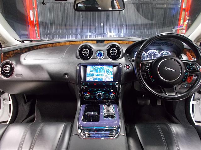 ＸＪ ＸＪ　ラグジュアリー　ディーラー整備車両　整備記録簿　ダブルガラスサンルーフ　純正１９インチ　純正ナビ地デジＢカメラ　ＣＤ録音ＤＶＤ再生ブルートゥースＵＳＢ　黒革シート　クルーズコントロール　ＥＴＣ（17枚目）