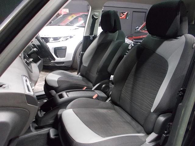 グランドC4 ピカソ エクスクルーシブ ディーラー整備車両 整備記録簿 衝突軽減ブレーキ レーンキープ ブラインドスポット アクティブクルコン 3列シート 純正ナビ 地デジフルセグテレビ 360°カメラ バック ブルートゥース USB(14枚目)