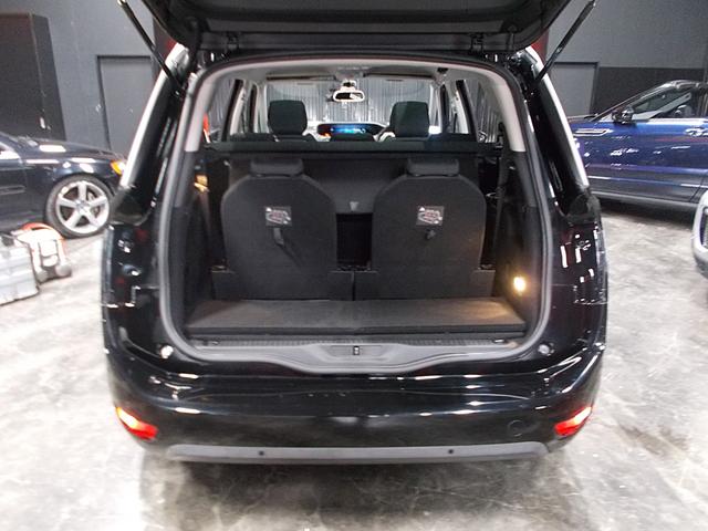 グランドC4 ピカソ エクスクルーシブ ディーラー整備車両 整備記録簿 衝突軽減ブレーキ レーンキープ ブラインドスポット アクティブクルコン 3列シート 純正ナビ 地デジフルセグテレビ 360°カメラ バック ブルートゥース USB(19枚目)
