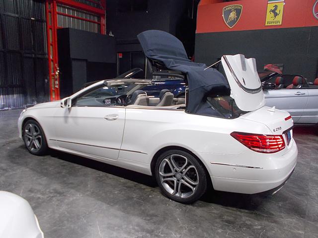 Eクラス E250カブリオレ ディーラー整備車両 整備記録簿 2014年モデル レーダーセーフティパッケージ 衝突軽減ブレーキシステム 電動オープン 革シート 18インチ ナビ地デジBカメラ 360°カメラ ブルートゥース USB(20枚目)
