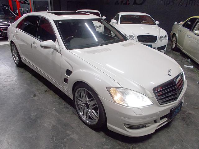 Ｓクラス Ｓ５００ロング　ロリンザーフルエアロ　ロリンザー２０インチアルミ　ロリンザールーフスポイラー＋トランクスポイラー　後期テール　サンルーフ　黒革　純正ナビ　バックカメラ　ＣＤ録音　ＤＶＤ再生　ブルートゥース　スペアキー（11枚目）