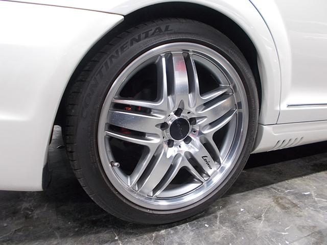 Ｓクラス Ｓ５００ロング　ロリンザーフルエアロ　ロリンザー２０インチアルミ　ロリンザールーフスポイラー＋トランクスポイラー　後期テール　サンルーフ　黒革　純正ナビ　バックカメラ　ＣＤ録音　ＤＶＤ再生　ブルートゥース　スペアキー（23枚目）