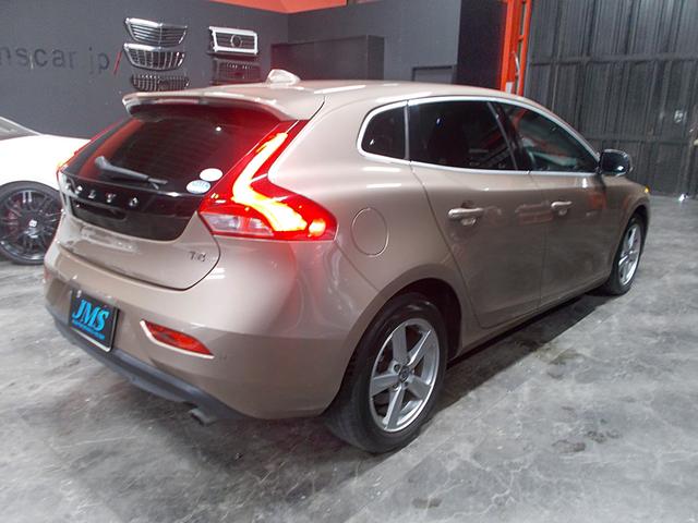 Ｖ４０ Ｔ４　セーフティパッケージ　ディーラー整備車両　整備記録簿　衝突軽減ブレーキ　レーンキープ　アクティブクルーズコントロール　純正ナビ地デジＢカメラ　ブルートゥース　前後ドラレコ　ＥＴＣ　スペアキー（6枚目）