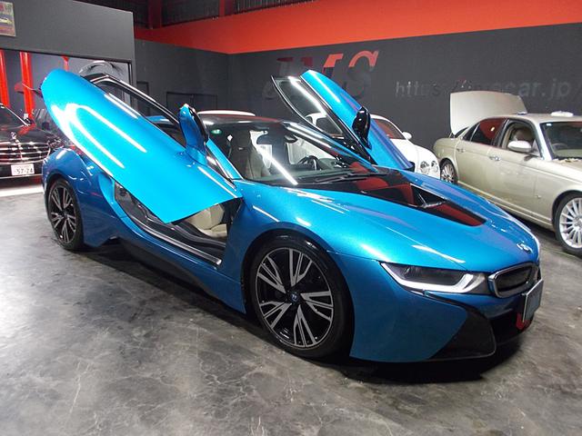 i8 ベースグレード ディーラー整備車両 整備記録簿 6速フルタイム4WDターボ+モーター インテリアデザインCARPO シザードア 衝突軽減ブレーキシステム 純正ナビ 360°カメラ ブルートゥース USB ETC(6枚目)