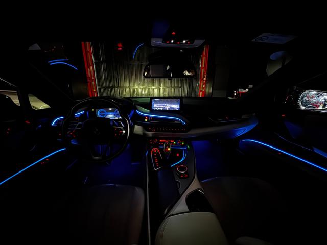 i8 ベースグレード ディーラー整備車両 整備記録簿 6速フルタイム4WDターボ+モーター インテリアデザインCARPO シザードア 衝突軽減ブレーキシステム 純正ナビ 360°カメラ ブルートゥース USB ETC(32枚目)