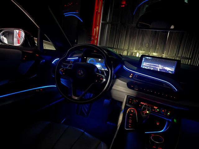 i8 ベースグレード ディーラー整備車両 整備記録簿 6速フルタイム4WDターボ+モーター インテリアデザインCARPO シザードア 衝突軽減ブレーキシステム 純正ナビ 360°カメラ ブルートゥース USB ETC(33枚目)