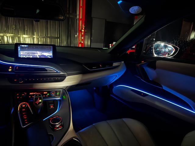 i8 ベースグレード ディーラー整備車両 整備記録簿 6速フルタイム4WDターボ+モーター インテリアデザインCARPO シザードア 衝突軽減ブレーキシステム 純正ナビ 360°カメラ ブルートゥース USB ETC(34枚目)