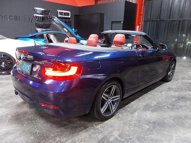 ２シリーズ ２２０ｉカブリオレ　スポーツ　ディーラー整備車両　８速ＡＴターボ　電動オープン　衝突軽減ブレーキ　レーンキープアシスト　社外ナビ　赤革シート　クルーズコントロール　プッシュスタート　スマートキー　パドルシフト　ＥＴＣ　スペアキー（6枚目）