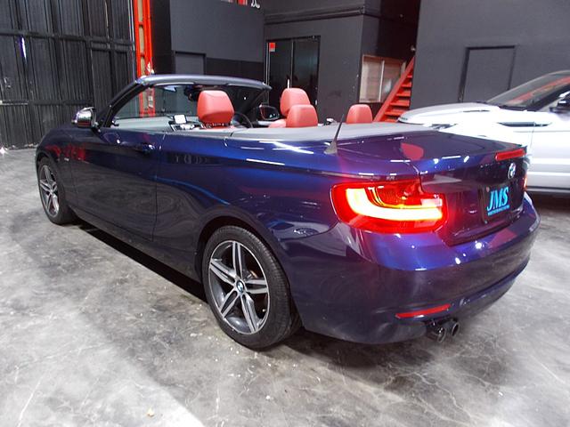 ２シリーズ ２２０ｉカブリオレ　スポーツ　ディーラー整備車両　８速ＡＴターボ　電動オープン　衝突軽減ブレーキ　レーンキープアシスト　社外ナビ　赤革シート　クルーズコントロール　プッシュスタート　スマートキー　パドルシフト　ＥＴＣ　スペアキー（8枚目）