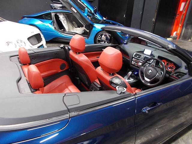 ２シリーズ ２２０ｉカブリオレ　スポーツ　ディーラー整備車両　８速ＡＴターボ　電動オープン　衝突軽減ブレーキ　レーンキープアシスト　社外ナビ　赤革シート　クルーズコントロール　プッシュスタート　スマートキー　パドルシフト　ＥＴＣ　スペアキー（18枚目）