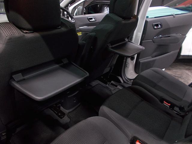 ��ȃe�[�u��