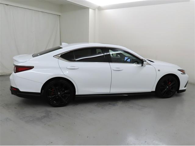 ＥＳ ＥＳ３００ｈ　Ｆスポーツ　認定中古車ＣＰＯ　ヘッドアップディスプレイ　デジタルインナーミラー　おくだけ充電　パワートランクリッド　Ｆ専用オレンジブレーキキャリパー（4枚目）