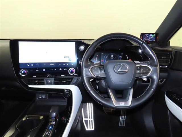 【納車前交換部品１２品目】エンジンオイル、エンジンオイルフィルター、ワイパーゴムの無条件交換をはじめ、年数や走行距離に応じ、所定の基準に沿って部品交換を実施します。