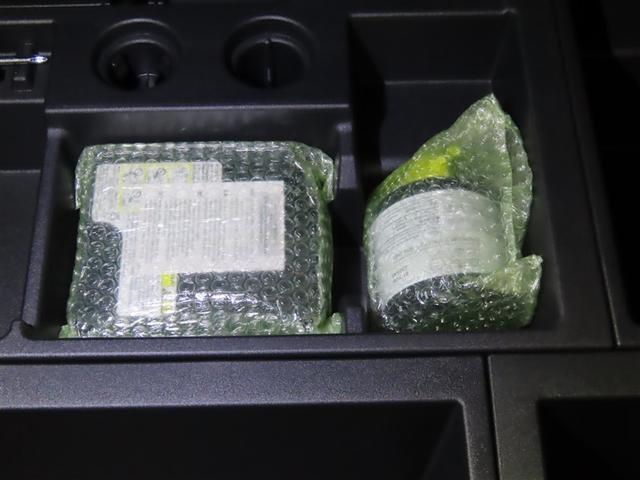 ���N�T�X�I�[�i�[�̏؂ƂȂ�I���W�i���J�[�h�����s����܂��B�J�[�h�����񎦂���������΁A�S���̂ǂ̃��N�T�X�̔��X�ł��@�X���[�Y�Ȏ�t�Ɖߋ��̓_���␮���̗��������p�����œK�ȃ����e�i���X���s���܂��B