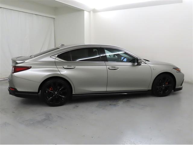 ＥＳ ＥＳ３００ｈ　Ｆスポーツ　認定中古車ＣＰＯ　１９インチアルミホイール　ハンズフリーパワートランクリッド　ヘッドアップディスプレイ　パーキングサポートブレーキ　デジタルインナーミラー　パノラミックビューモニター　ムーンルーフ（4枚目）