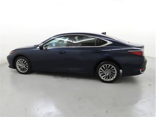 レクサス正規販売店は埼玉県内に５店舗（ＣＰＯ浦和美園、浦和、川越、越谷、川口）展開しております。厳格な基準をクリアした良質な認定中古車ＣＰＯを常時８０台程度保有しております。