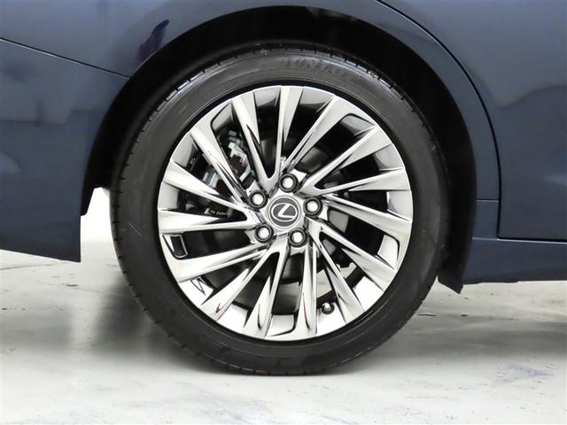 レクサスオーナーの証となるオリジナルカードが発行されます。カードをご提示いただければ、全国のどのレクサス販売店でも　スムーズな受付と過去の点検や整備の履歴を活用した最適なメンテナンスを行います。