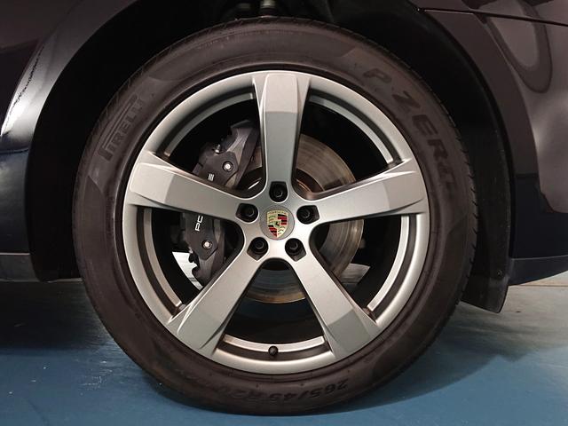 マカン マカン スポクロ/スポエグ/エアサス/赤革/20インチAW/14way電動シート/PDLS+付ティンテッドLED/ヘッドレストポルシェクレスト/レーンキーピング/ヒーター付ステアリング/カラークレストキャップ(5枚目)