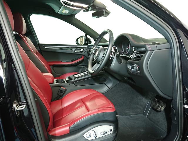 マカン マカン スポクロ/スポエグ/エアサス/赤革/20インチAW/14way電動シート/PDLS+付ティンテッドLED/ヘッドレストポルシェクレスト/レーンキーピング/ヒーター付ステアリング/カラークレストキャップ(7枚目)