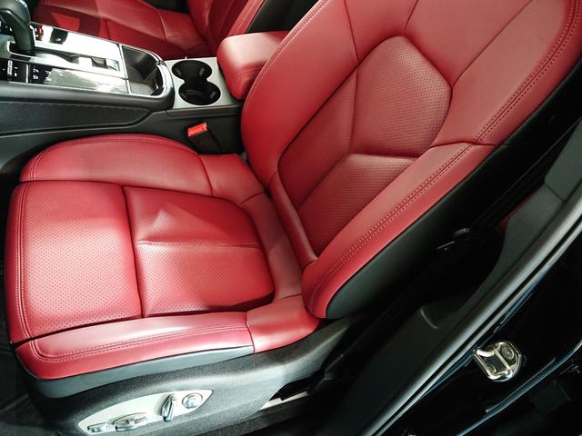 マカン マカン スポクロ/スポエグ/エアサス/赤革/20インチAW/14way電動シート/PDLS+付ティンテッドLED/ヘッドレストポルシェクレスト/レーンキーピング/ヒーター付ステアリング/カラークレストキャップ(11枚目)