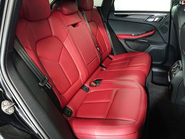 マカン マカン スポクロ/スポエグ/エアサス/赤革/20インチAW/14way電動シート/PDLS+付ティンテッドLED/ヘッドレストポルシェクレスト/レーンキーピング/ヒーター付ステアリング/カラークレストキャップ(12枚目)