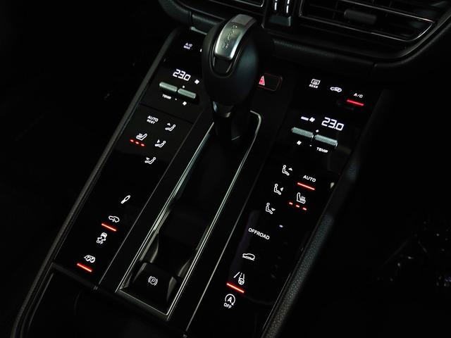 マカン マカン スポクロ/スポエグ/エアサス/赤革/20インチAW/14way電動シート/PDLS+付ティンテッドLED/ヘッドレストポルシェクレスト/レーンキーピング/ヒーター付ステアリング/カラークレストキャップ(21枚目)