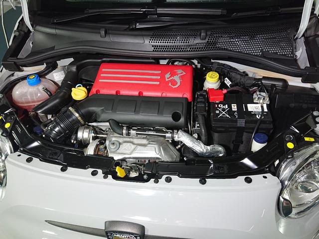 アバルト695 コンペティツィオーネ ドラレコ・バックカメラ付デジタルインナーミラー/Sabeltスポーツシート/ブレンボキャリパー/KONI製FSDショックアブソーバー/Beatsプレミアムサウンド/Record Monzaエキゾースト(6枚目)