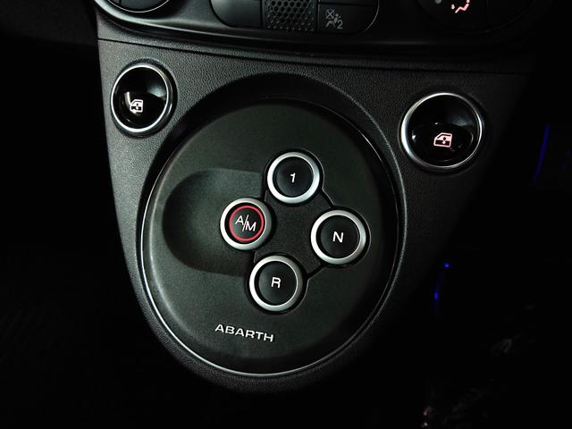 アバルト695 コンペティツィオーネ ドラレコ・バックカメラ付デジタルインナーミラー/Sabeltスポーツシート/ブレンボキャリパー/KONI製FSDショックアブソーバー/Beatsプレミアムサウンド/Record Monzaエキゾースト(21枚目)