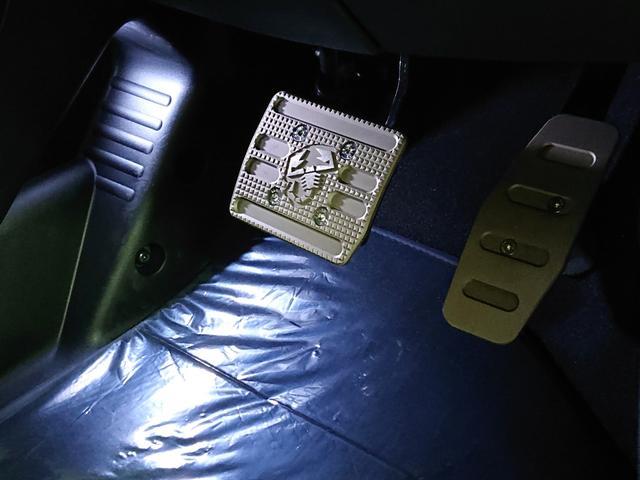 アバルト695 コンペティツィオーネ ドラレコ・バックカメラ付デジタルインナーミラー/Sabeltスポーツシート/ブレンボキャリパー/KONI製FSDショックアブソーバー/Beatsプレミアムサウンド/Record Monzaエキゾースト(24枚目)