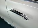 ドアハンドルの内側にはさりげなくMercedes-benzのロゴが入っています。