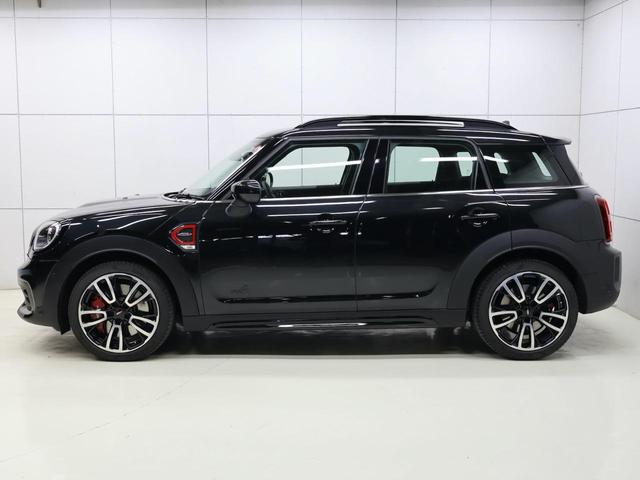 ＪＣＷ　クロスオーバー　プレミアム＋Ｐ　ＪＣＷトリム　認定中古車　アップルカープレイ　ＡＣＣ　シートヒーター　ポータブルナビ　１９インチホイール　バックカメラ　前後センサー　４ＷＤ　パドルシフト　スポーツシート(7枚目)