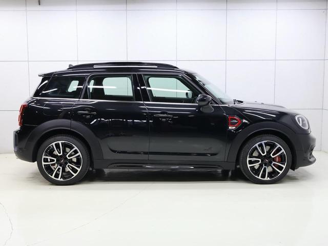 ＪＣＷ　クロスオーバー　プレミアム＋Ｐ　ＪＣＷトリム　認定中古車　アップルカープレイ　ＡＣＣ　シートヒーター　ポータブルナビ　１９インチホイール　バックカメラ　前後センサー　４ＷＤ　パドルシフト　スポーツシート(8枚目)