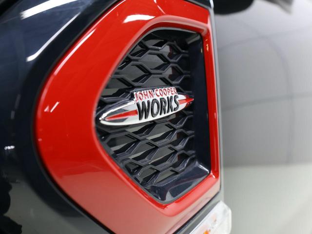 ＪＣＷ　クロスオーバー　プレミアム＋Ｐ　ＪＣＷトリム　認定中古車　アップルカープレイ　ＡＣＣ　シートヒーター　ポータブルナビ　１９インチホイール　バックカメラ　前後センサー　４ＷＤ　パドルシフト　スポーツシート(30枚目)