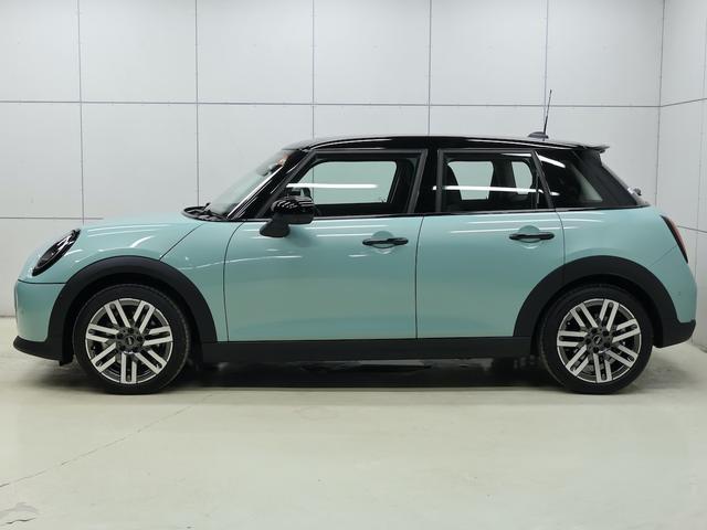 ＭＩＮＩ クーパーＳ　クラシック・トリム　認定中古車／ナビ／アップルカープレイ／アンドロイドオート／ＡＣＣ／ＥＴＣ／１７ＡＷ／シートヒーター／ステアリングヒーター／ＬＥＤヘッドライト／バックカメラ／前後センサー／衝突軽減ブレーキ（7枚目）