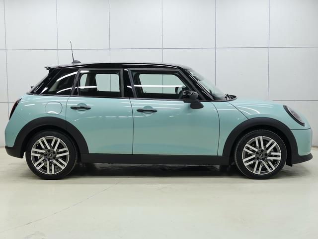 ＭＩＮＩ クーパーＳ　クラシック・トリム　認定中古車／ナビ／アップルカープレイ／アンドロイドオート／ＡＣＣ／ＥＴＣ／１７ＡＷ／シートヒーター／ステアリングヒーター／ＬＥＤヘッドライト／バックカメラ／前後センサー／衝突軽減ブレーキ（8枚目）