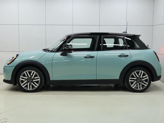 ＭＩＮＩ クーパーＳ　クラシック・トリム　認定中古車／ナビ／アップルカープレイ／アンドロイドオート／ＡＣＣ／ＥＴＣ／１７ＡＷ／シートヒーター／ステアリングヒーター／ＬＥＤヘッドライト／バックカメラ／前後センサー／衝突軽減ブレーキ（33枚目）
