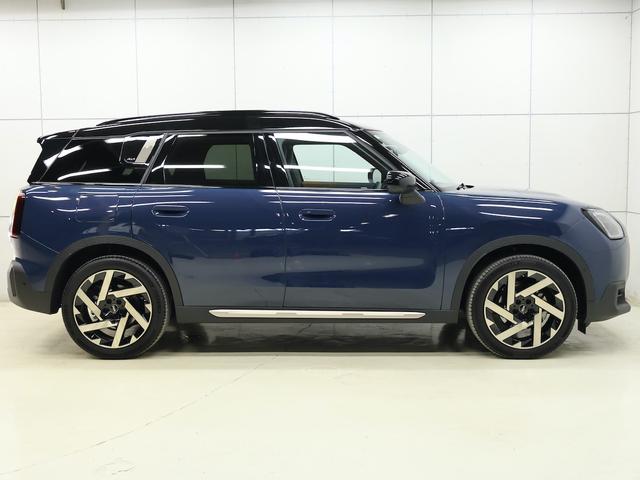 ＭＩＮＩ カントリーマンＳオール４　フェイバリット・トリム　認定中古車／Ｍパッケージ／ナビ／アップルカープレイ／アンドロイドオート／電動シート／シートヒーター／ステアリングヒーター／ハーマンカードンスピーカー／ＡＣＣ／ＥＴＣ／１９ＡＷ／衝突軽減ブレーキ（8枚目）