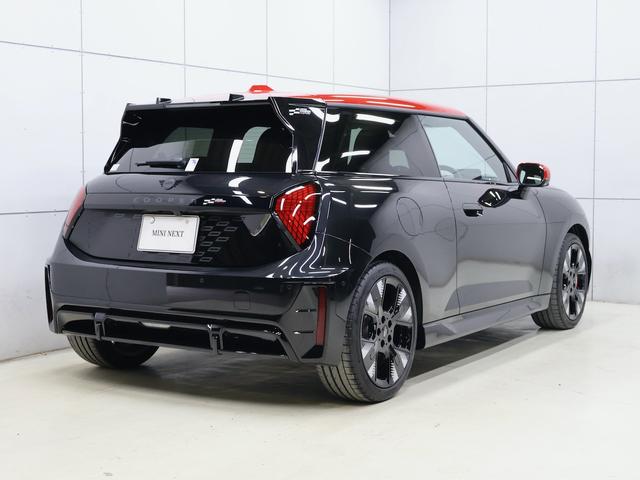 MINI JCW E ジョン・クーパー・ワークス・トリム 認定中古車/ナビ/アップルカープレイ/アンドロイドオート/ACC/ETC/電動シート/シートヒーター/ステアリングヒーター/ハーマンカードンスピーカー/18AW/全周囲カメラ/衝突軽減ブレーキ(2枚目)