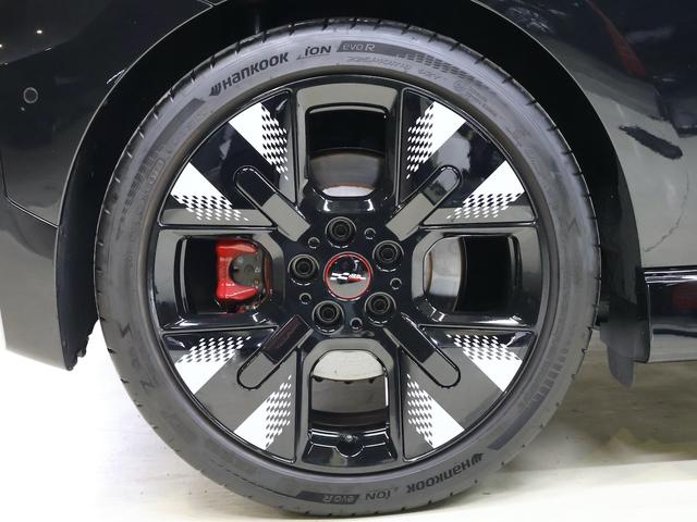 MINI JCW E ジョン・クーパー・ワークス・トリム 認定中古車/ナビ/アップルカープレイ/アンドロイドオート/ACC/ETC/電動シート/シートヒーター/ステアリングヒーター/ハーマンカードンスピーカー/18AW/全周囲カメラ/衝突軽減ブレーキ(4枚目)
