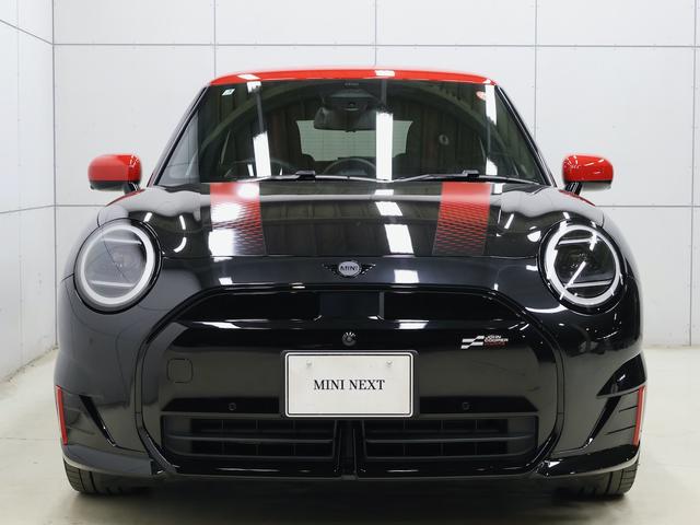 MINI JCW E ジョン・クーパー・ワークス・トリム 認定中古車/ナビ/アップルカープレイ/アンドロイドオート/ACC/ETC/電動シート/シートヒーター/ステアリングヒーター/ハーマンカードンスピーカー/18AW/全周囲カメラ/衝突軽減ブレーキ(5枚目)