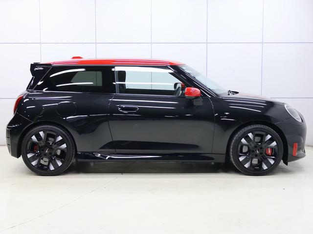 MINI JCW E ジョン・クーパー・ワークス・トリム 認定中古車/ナビ/アップルカープレイ/アンドロイドオート/ACC/ETC/電動シート/シートヒーター/ステアリングヒーター/ハーマンカードンスピーカー/18AW/全周囲カメラ/衝突軽減ブレーキ(8枚目)